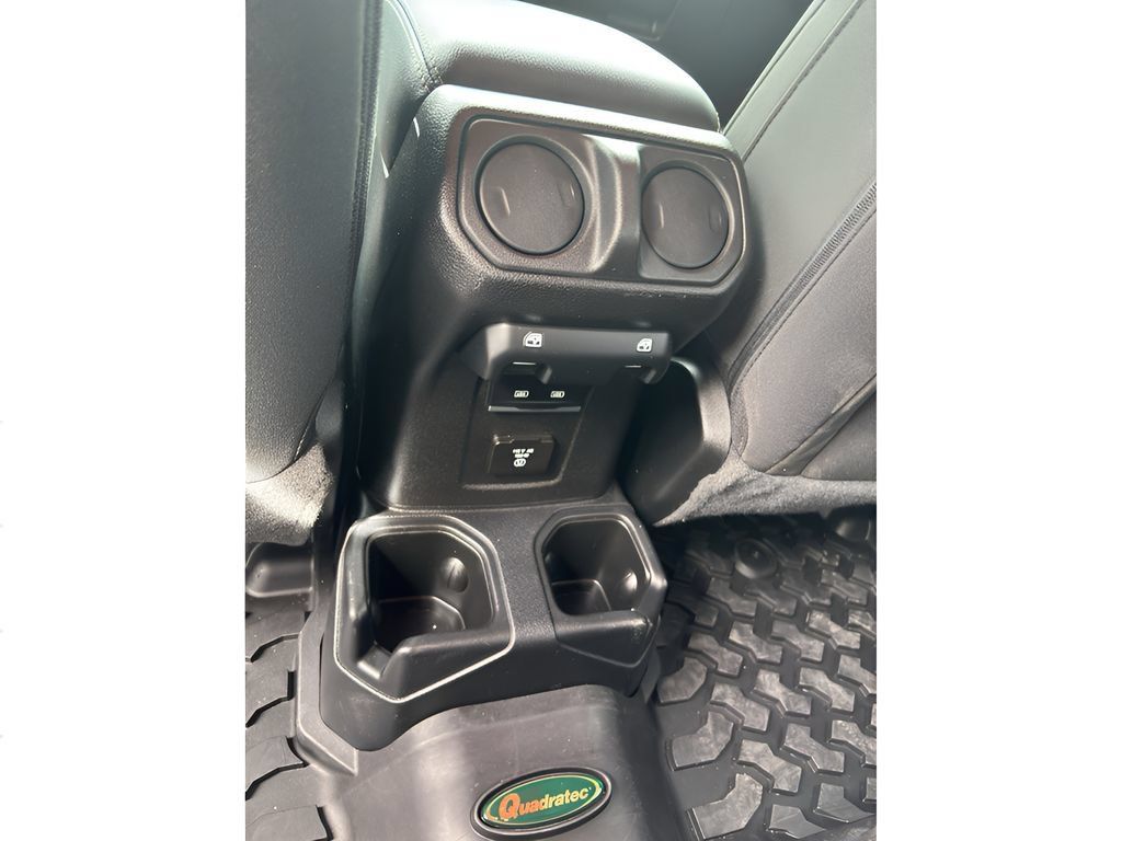 Used 2021 Jeep Wrangler Unlimited Sahara AWD/4WD image 30