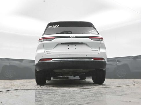 Used 2023 Jeep Grand Cherokee Laredo AWD/4WD image 32