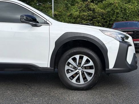 Used 2025 Subaru Outback Premium AWD/4WD image 9