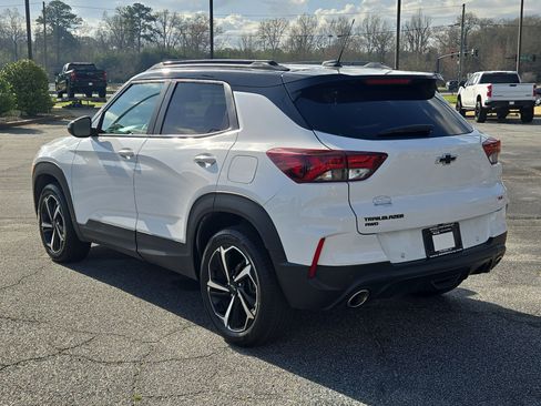 Used 2023 Chevrolet TrailBlazer RS w/ Sun and Liftgate Package image 11