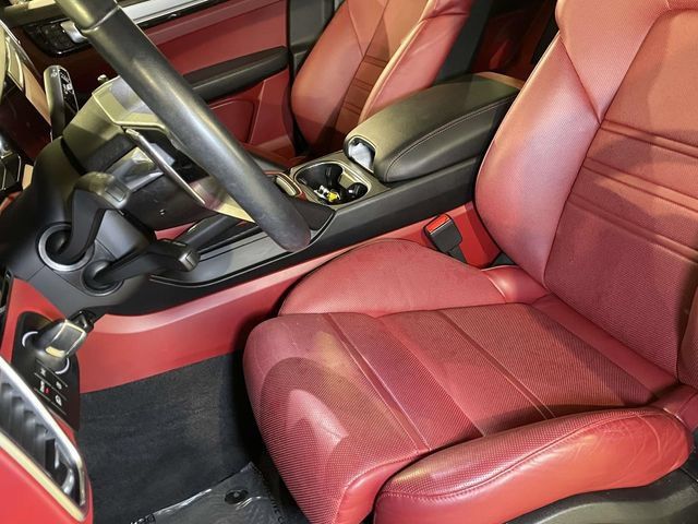 Used 2023 Porsche Cayenne S AWD/4WD image 5