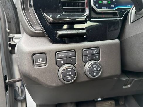Used 2024 Chevrolet Silverado 2500 ZR2 w/ Technology Package AWD/4WD image 25