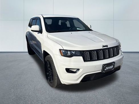 Used 2020 Jeep Grand Cherokee Altitude AWD/4WD image 5