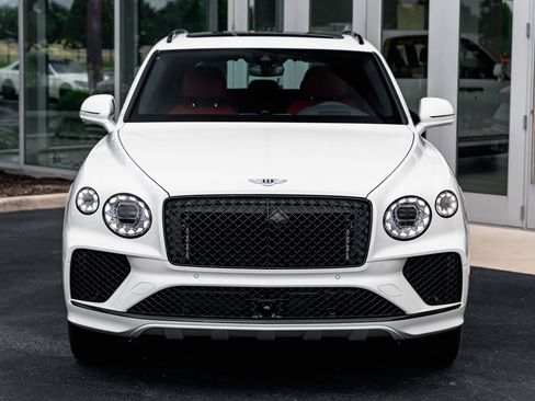 New 2025 Bentley Bentayga image 2