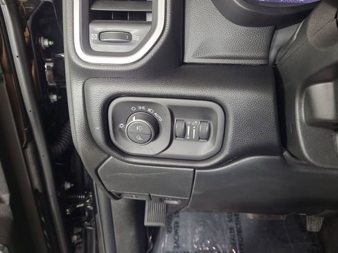 Used 2026 RAM 2500 Laramie AWD/4WD image 15