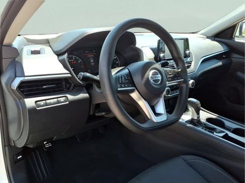 Used 2022 Nissan Altima 2.5 S FWD image 13