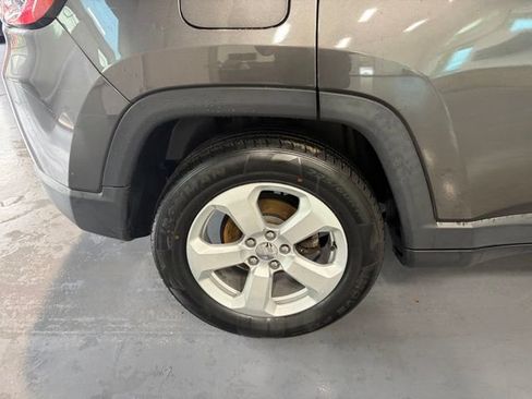 Used 2019 Jeep Compass Latitude FWD image 35