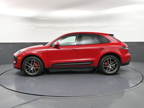 Certified 2022 Porsche Macan S AWD/4WD image 2