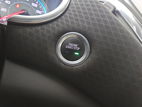 Used 2018 Chevrolet Malibu LT image 25