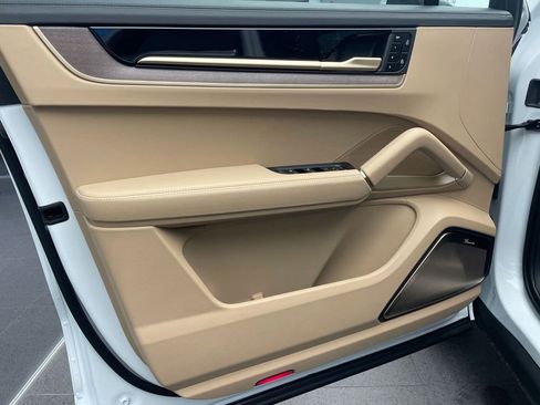 New 2026 Porsche Cayenne Coupe AWD/4WD image 21