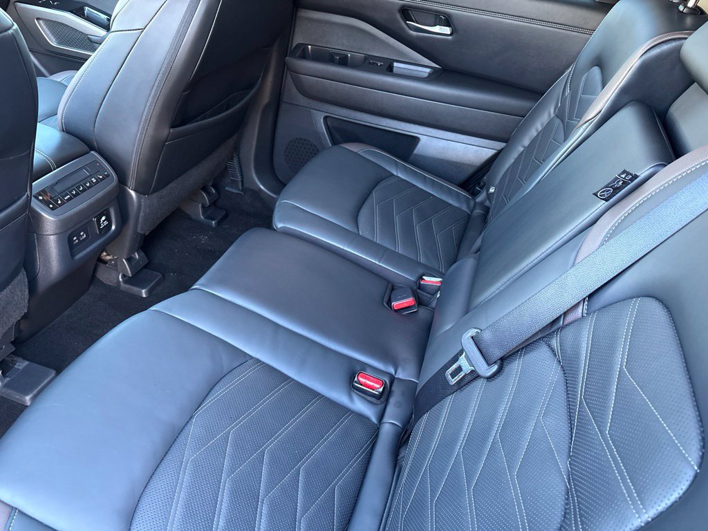Certified 2023 Nissan Pathfinder Platinum w/ Cargo Package AWD/4WD image 17
