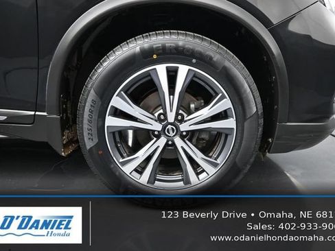 Used 2017 Nissan Rogue SL w/ SL Premium Package AWD/4WD image 44