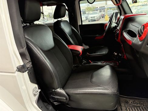 Used 2017 Jeep Wrangler Sahara AWD/4WD image 17