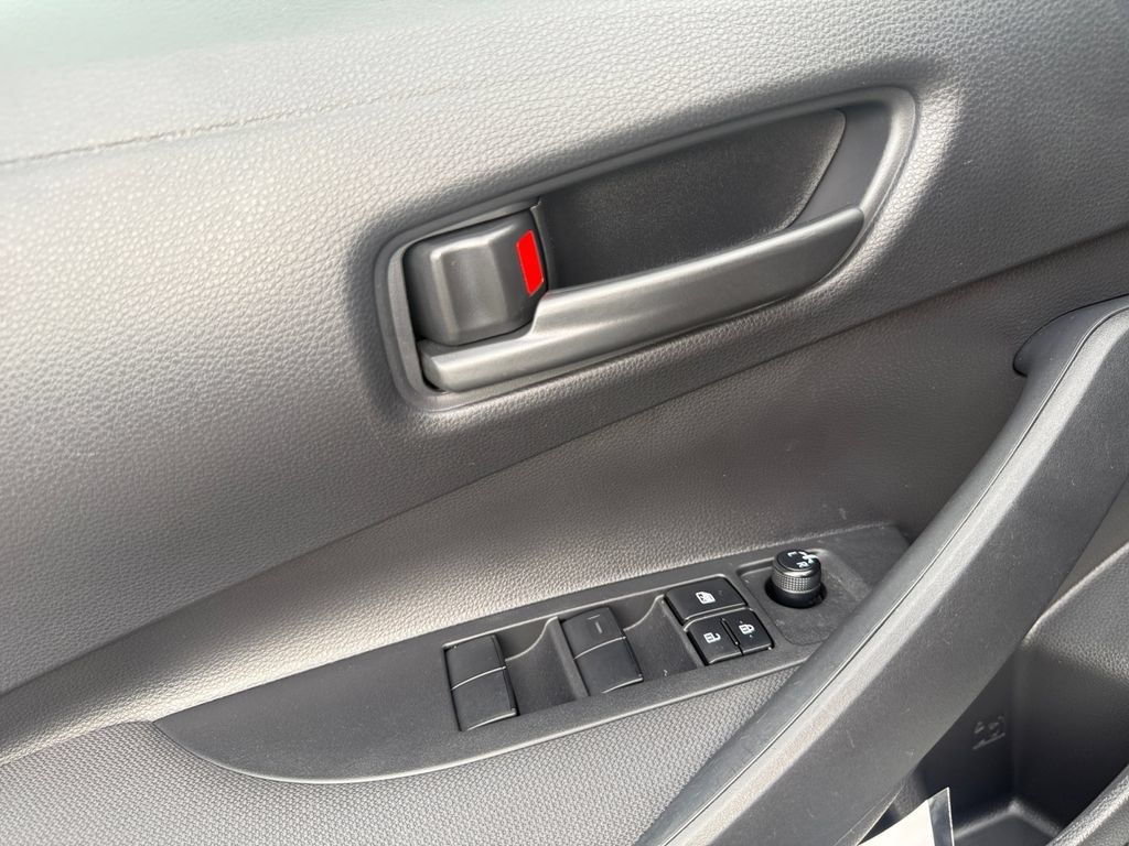 Used 2025 Toyota Corolla LE FWD image 22