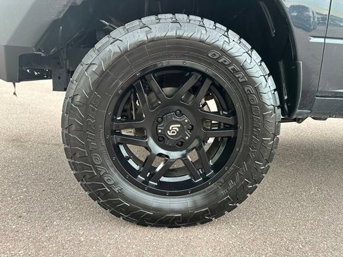 Used 2017 RAM 1500 Classic SLT AWD/4WD image 37
