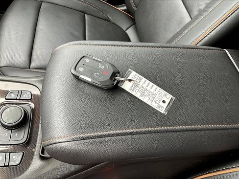 Used 2023 GMC Acadia AT4 w/ Technology Package AWD/4WD image 38