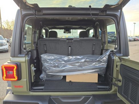 New 2026 Jeep Wrangler Rubicon w/ Xtreme 35 Tire Package image 9