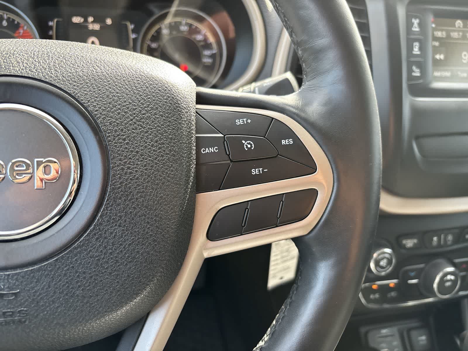 Used 2018 Jeep Cherokee Latitude w/ Altitude Package AWD/4WD image 11
