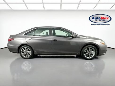 Used 2015 Toyota Camry SE w/ Moonroof Package FWD image 10