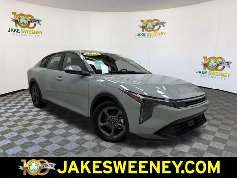 Certified 2025 Kia K4 FWD image 1