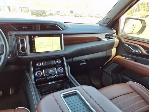 Used 2024 GMC Yukon XL Denali Ultimate AWD/4WD image 28