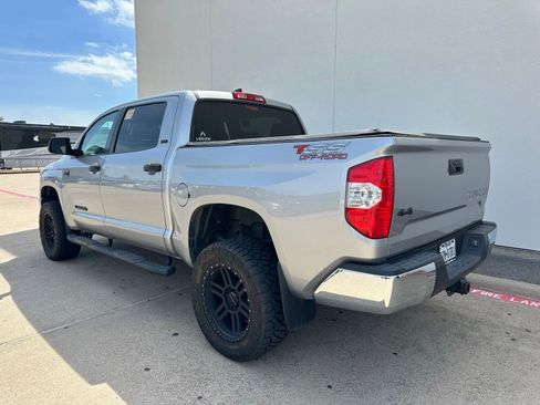Used 2020 Toyota Tundra SR5 w/ SR5 Upgrade Package AWD/4WD image 4