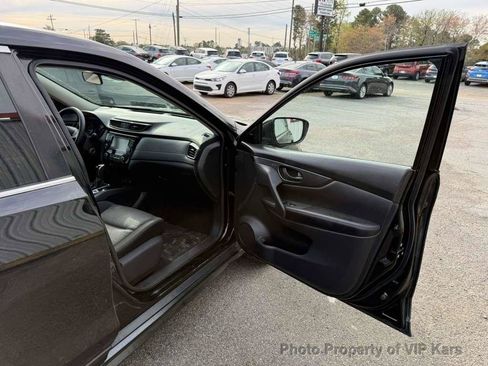 Used 2020 Nissan Rogue S FWD image 12