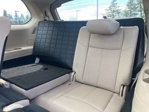 Used 2020 Nissan Pathfinder Platinum image 29