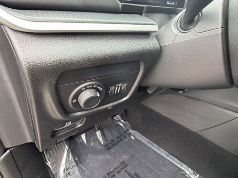 Used 2025 Jeep Grand Cherokee Altitude image 25