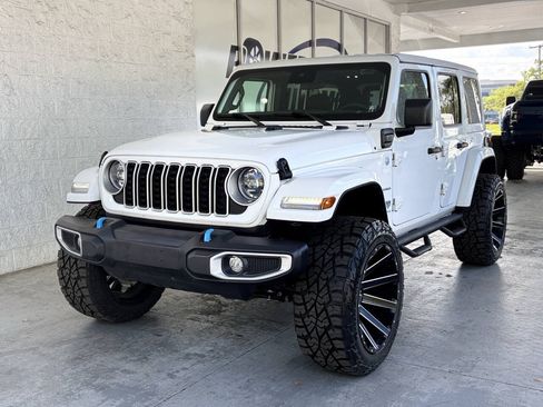 Used 2024 Jeep Wrangler Unlimited Sahara AWD/4WD image 2
