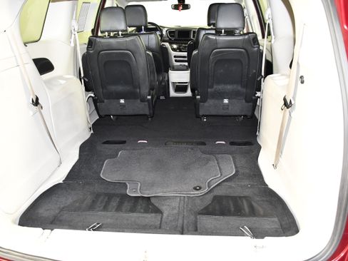 Used 2020 Chrysler Pacifica Touring-L FWD image 48