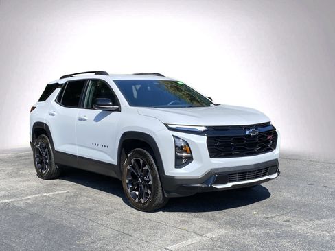 Used 2026 Chevrolet Equinox RS FWD image 2