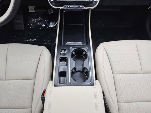 New 2026 Lincoln Corsair Premiere image 18