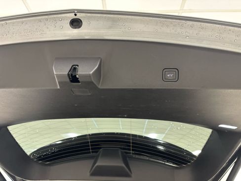 Used 2024 Cadillac XT6 Luxury image 15