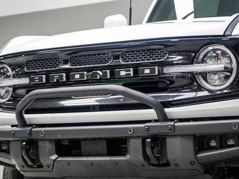 Used 2023 Ford Bronco Outer Banks image 2