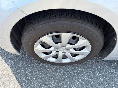 Used 2020 Toyota Corolla LE FWD image 11