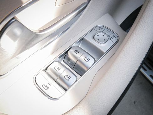 Used 2025 Mercedes-Benz GLS 450 4MATIC image 15
