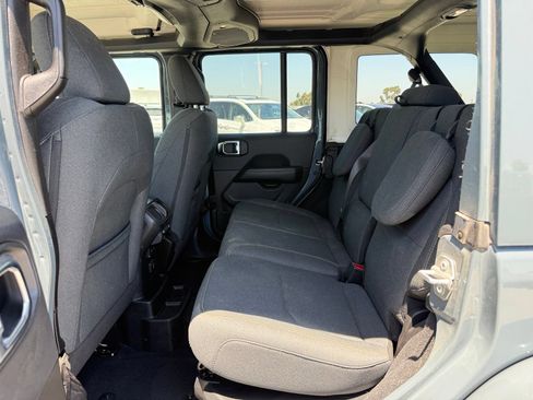 Used 2025 Jeep Wrangler Unlimited Sahara AWD/4WD image 6
