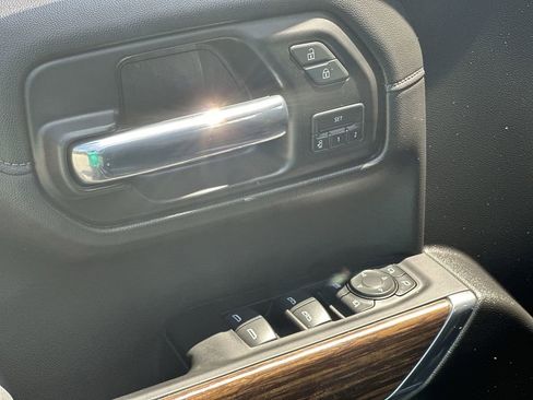 Used 2022 Chevrolet Silverado 1500 High Country w/ Technology Package image 15