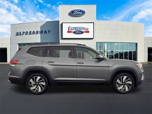Used 2025 Volkswagen Atlas SE image 5
