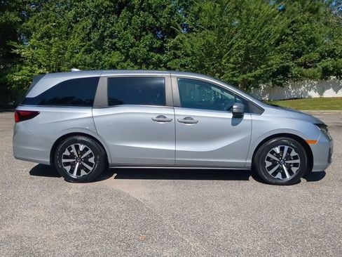 Used 2025 Honda Odyssey EX-L image 3