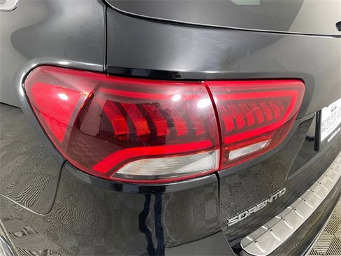 Used 2020 Kia Sorento SX image 21
