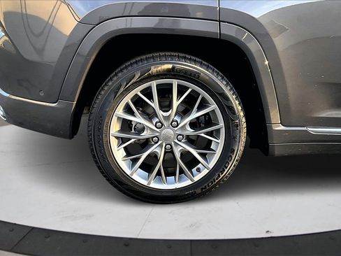 Certified 2025 Jeep Grand Cherokee Summit image 36