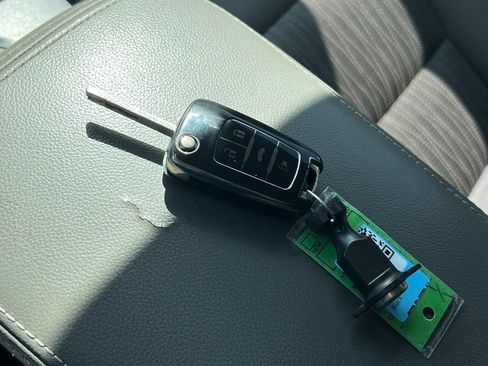 Used 2017 Chevrolet Impala LT FWD image 26