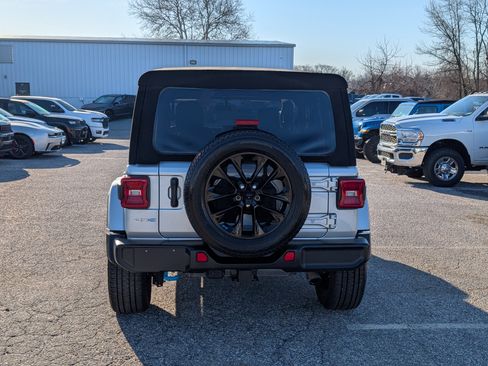 Used 2023 Jeep Wrangler Sahara w/ Cold Weather Group image 4