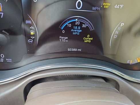 Used 2019 Jeep Grand Cherokee Overland AWD/4WD image 18