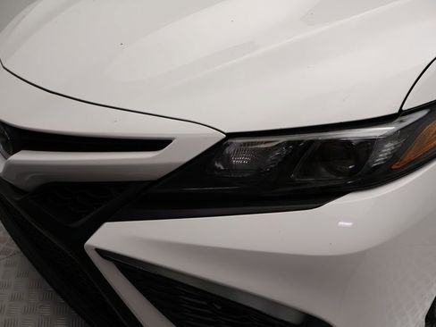 Used 2023 Toyota Camry SE FWD image 3