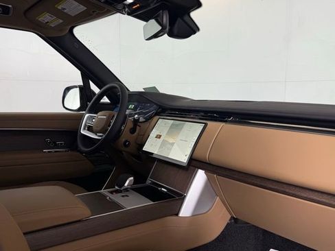 New 2026 Land Rover Range Rover SE image 18