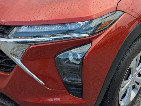Certified 2024 Chevrolet Trax LS FWD image 9