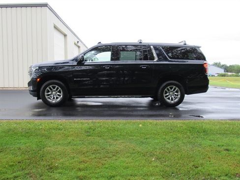 Used 2021 Chevrolet Suburban LT w/ Luxury Package AWD/4WD image 5